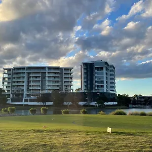 Signature Waterfront 4* Gold Coast